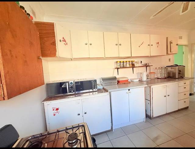 6 BEDROOM HOUSE FOR SALE IN VANDERBIJLPARK CE 2